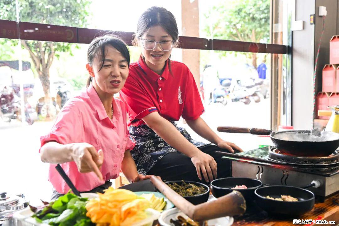全网追的“扁担女孩”，找了一份暑假工，时薪12元 - 明港生活资讯 - 明港28生活网 mg.28life.net